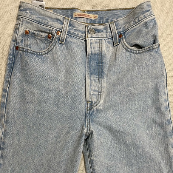 Levi’s Ribcage Straight - Picture 6 of 8